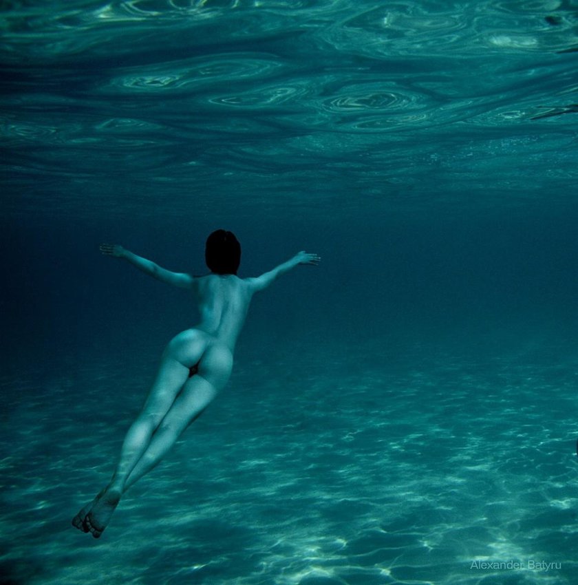 Subwaying a woman nude