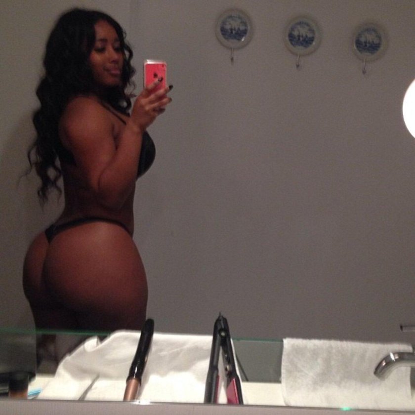 Black Booty Selfy