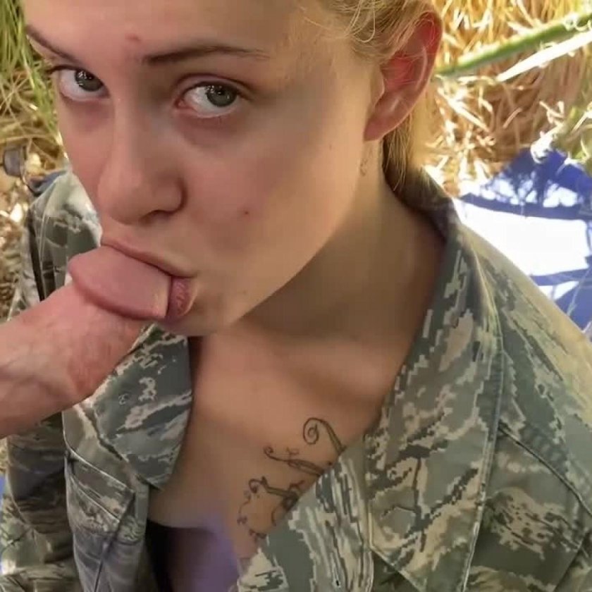 Girls in the US Army