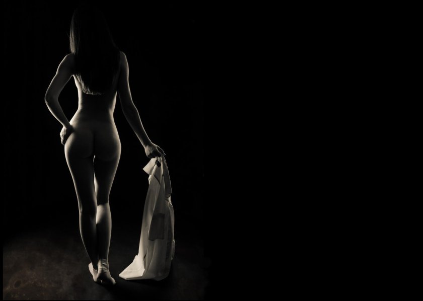 The silhouette of a naked girl