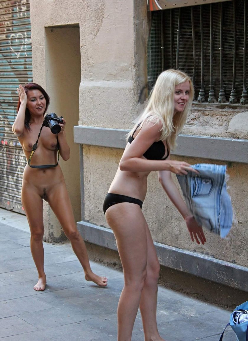 Walks naked along the street