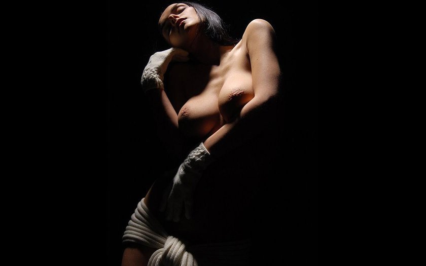 Erotic screensavers on the desktop