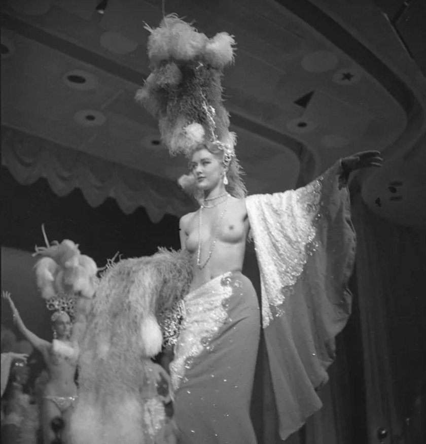 Vegas showgirl