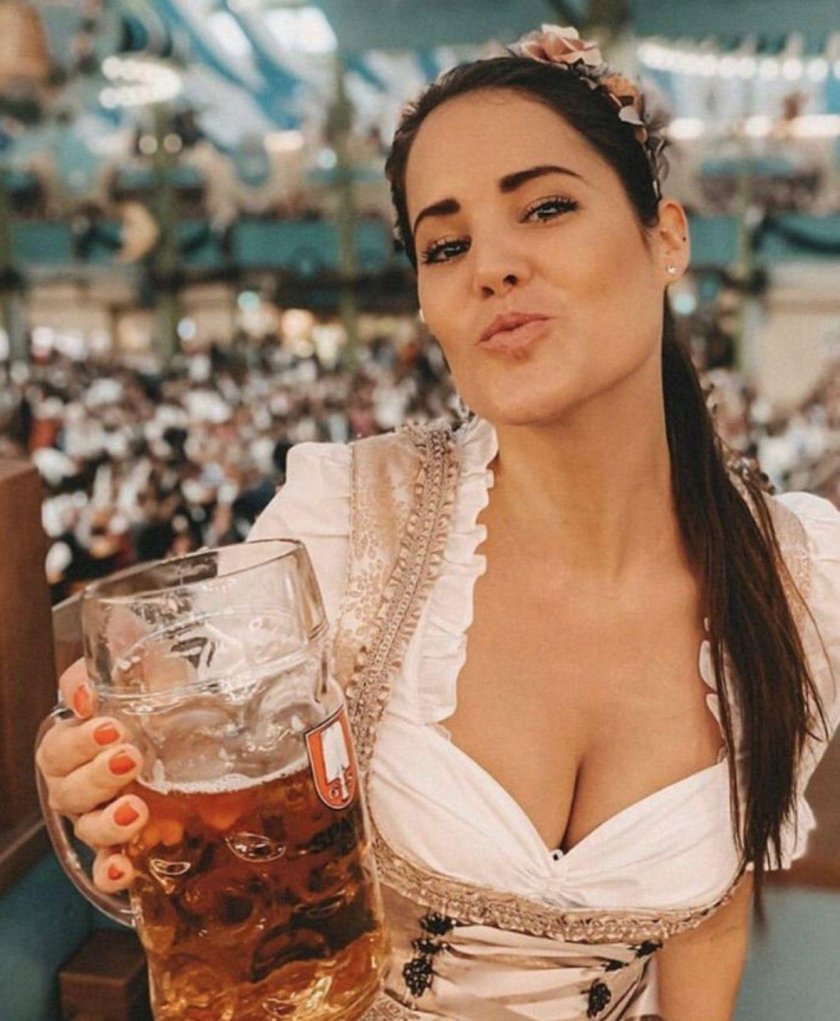 Oktoberfest Girls in Munich