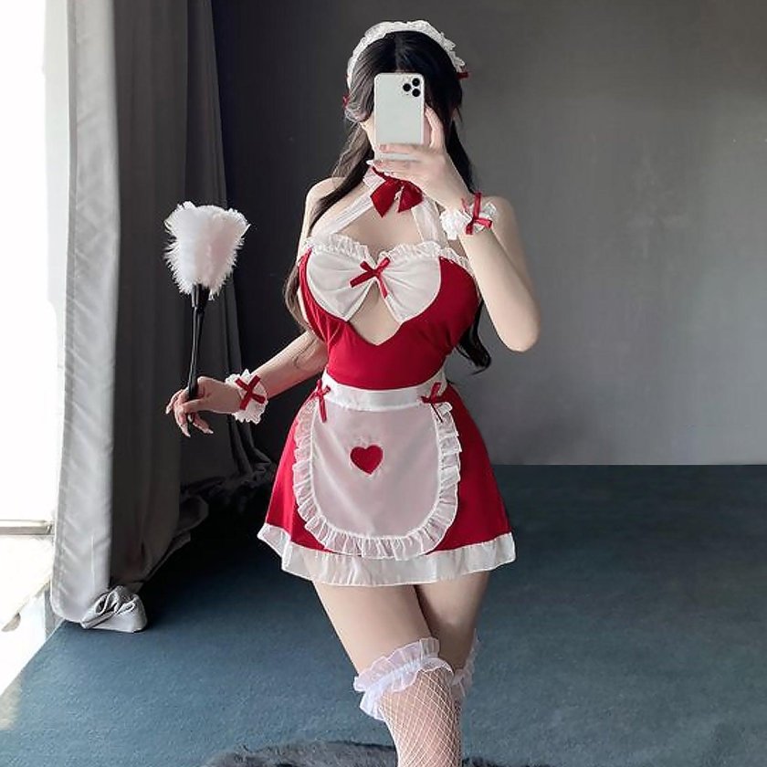Cosplay maid
