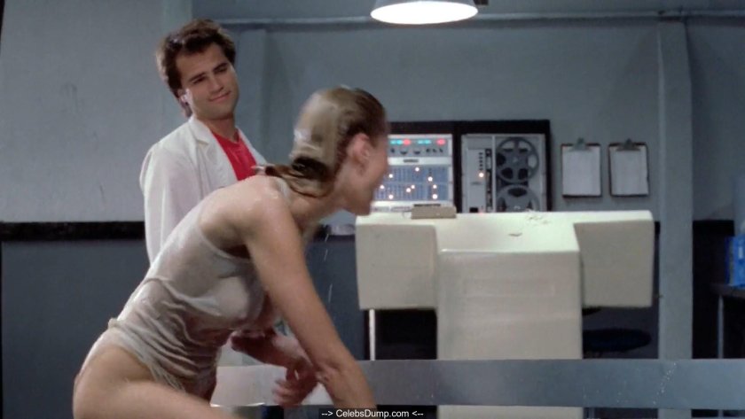 Maryl strip naked in the film