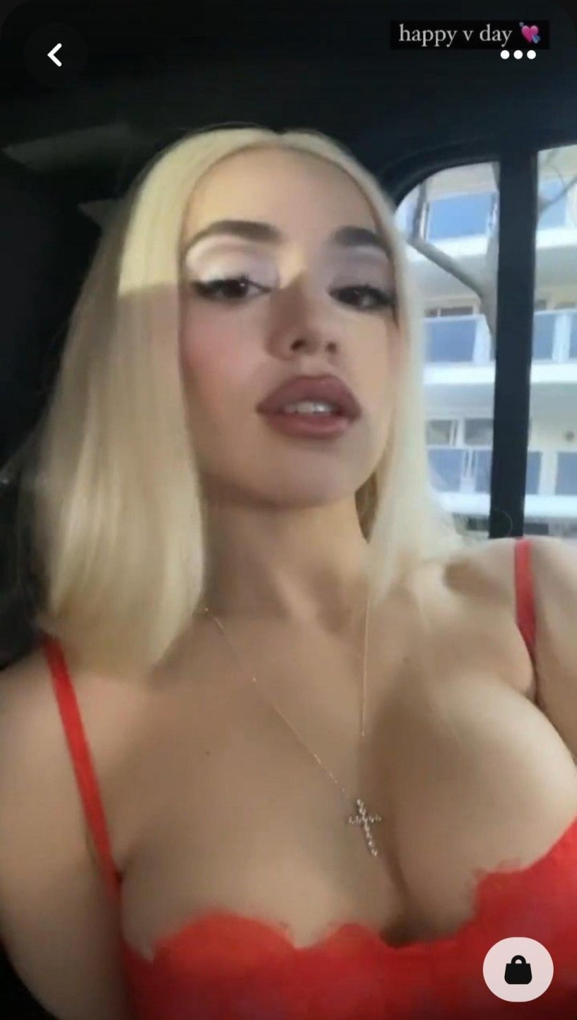 Ava max breast