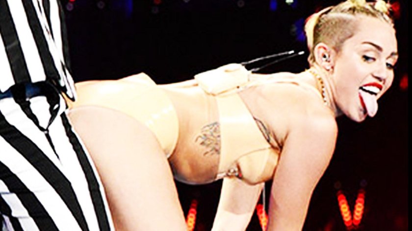 Twolking Miley Cyrus