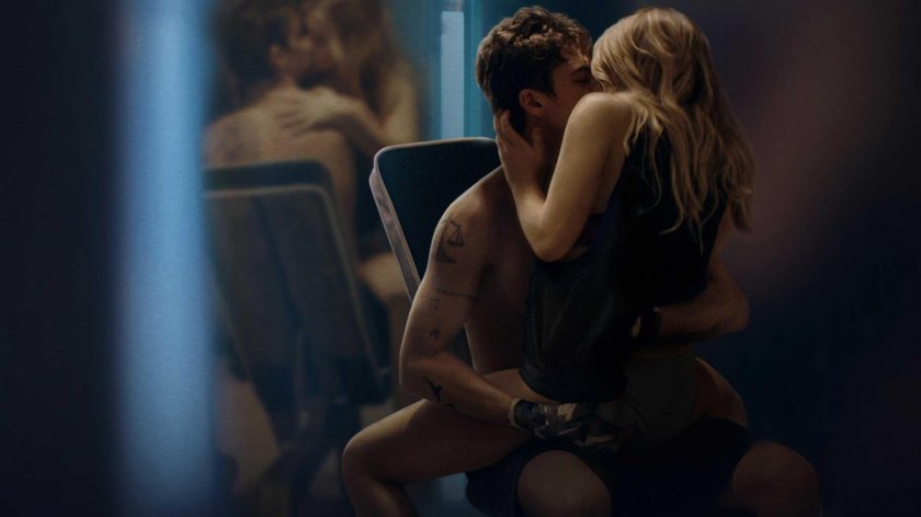 Hardin and Tessa bed stage