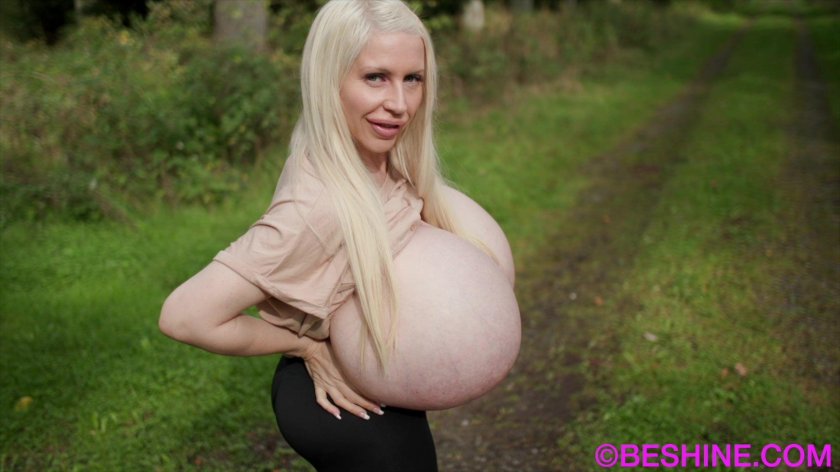 Chelsea Charms and Mayra Hills