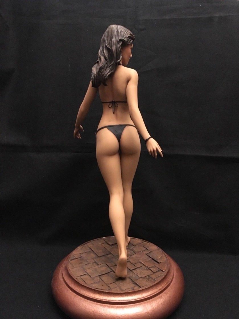 Figures of naked women