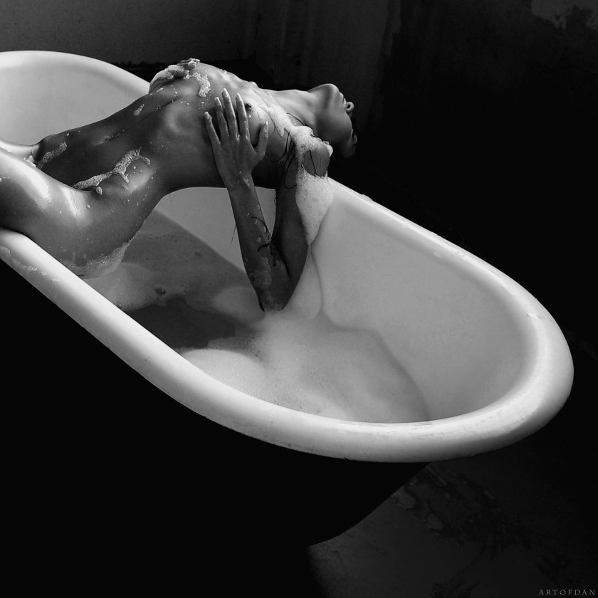 Girl in the bathroom nude Art