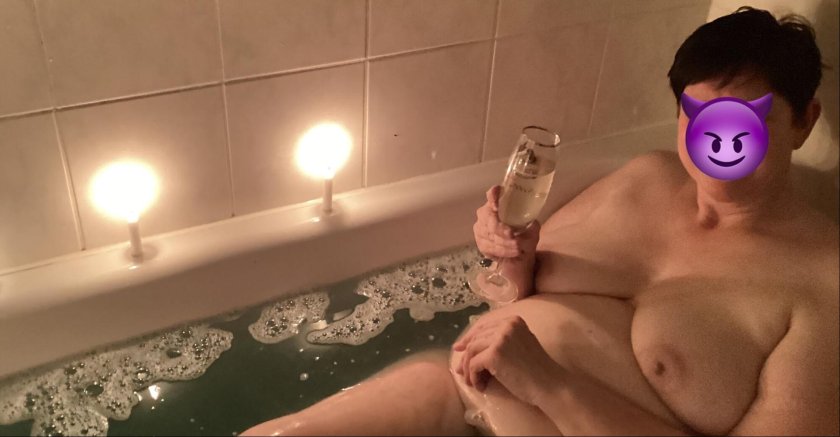 Bath with champagne