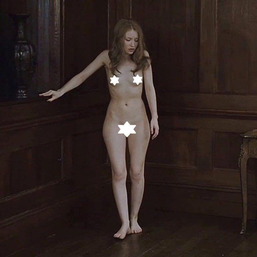 Emily Browning nudity in the film
