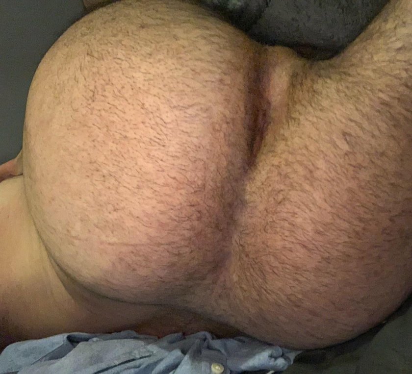 Hairy male ass