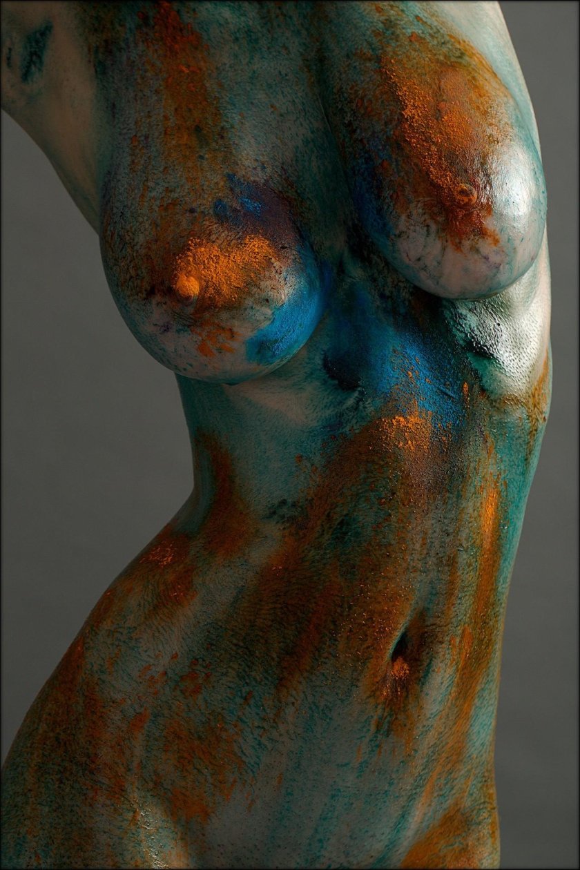 Photo shoot nude in paint