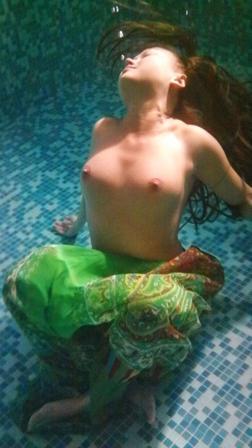 Photoshoot in the pool