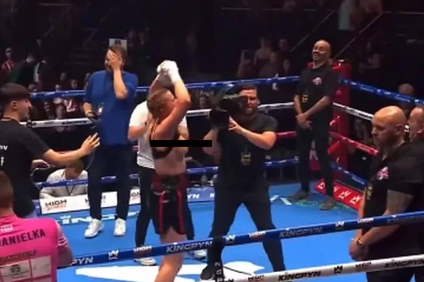 Boxers showed her chest