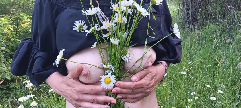 Photoshoot with daisies