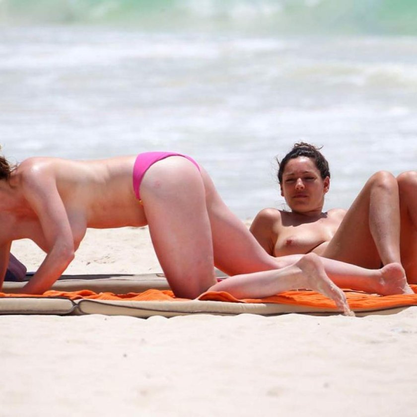 Kelly Brook Topless Beach