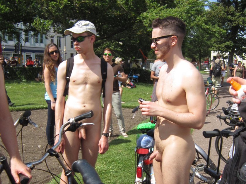 Wnbr Naked Boys with Eggs