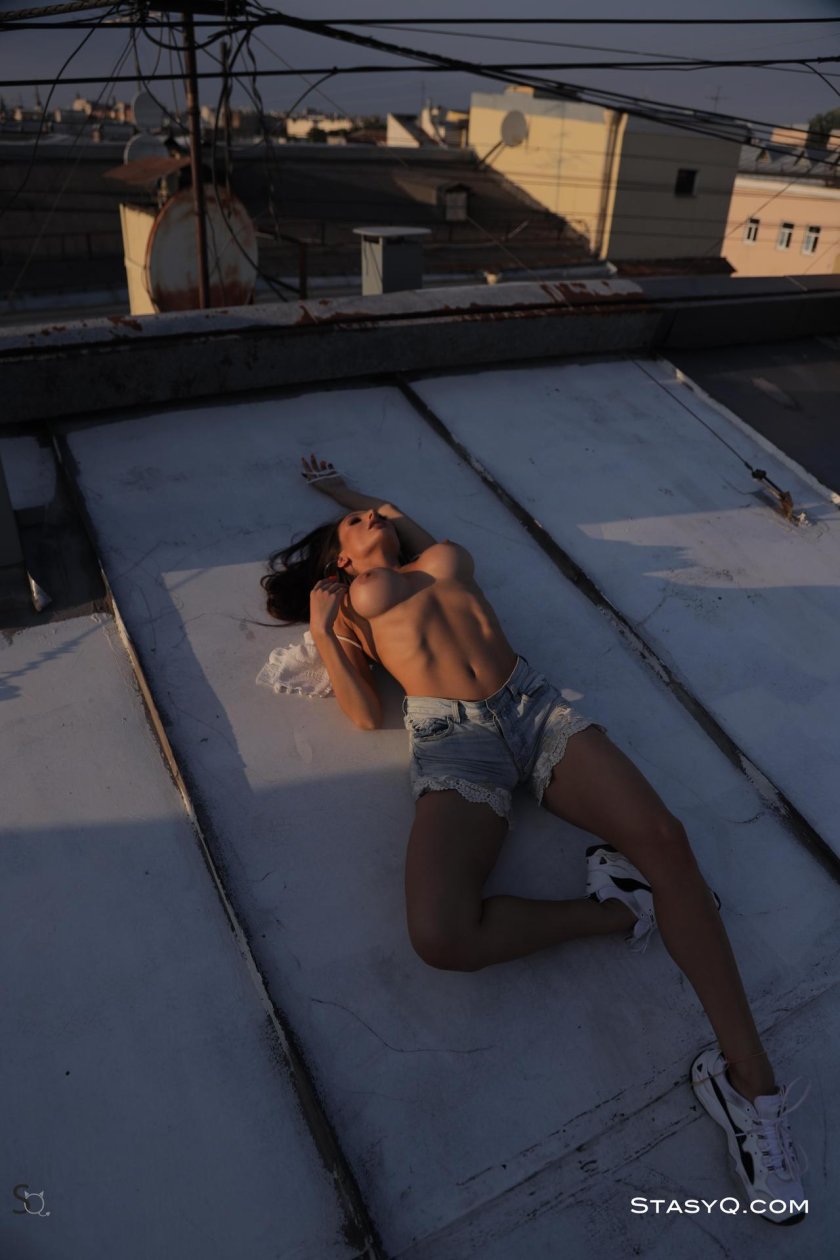 Naked girls on the roof