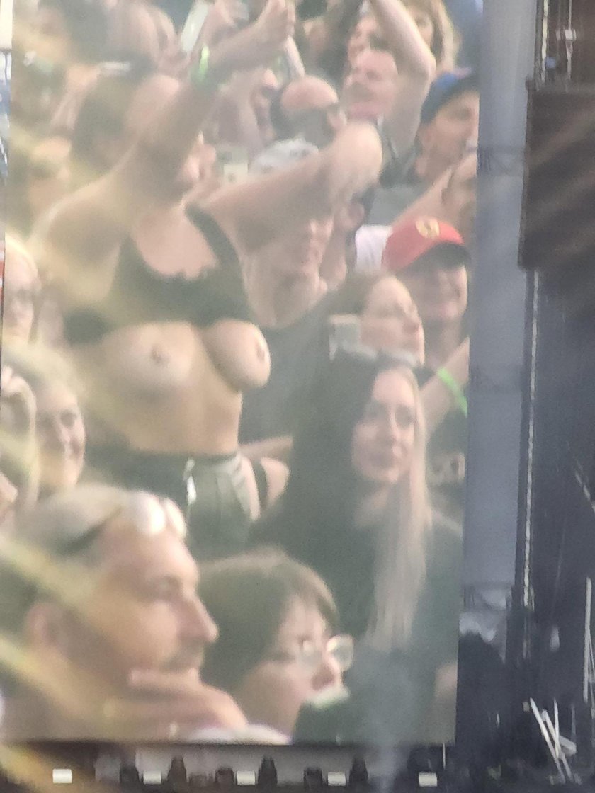 Fans undressed at the concert