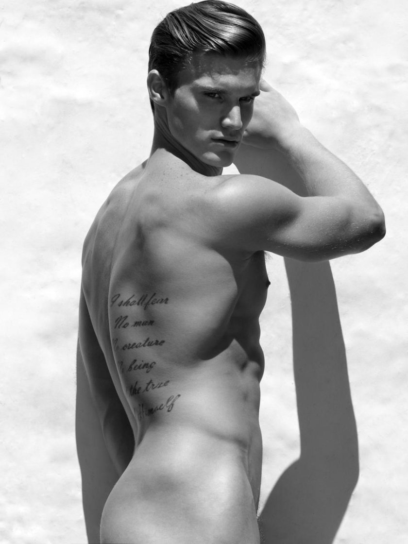 The world of naked guys