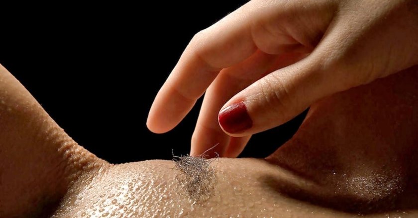 Naked female body in goosebumps