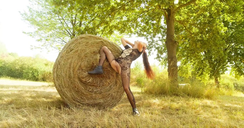 Photo shoots with hay stacks
