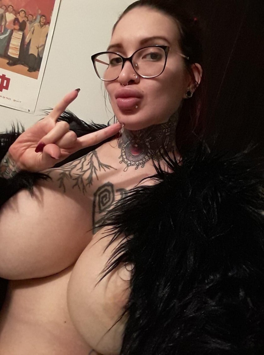 Fetish model Ariane saint-amour